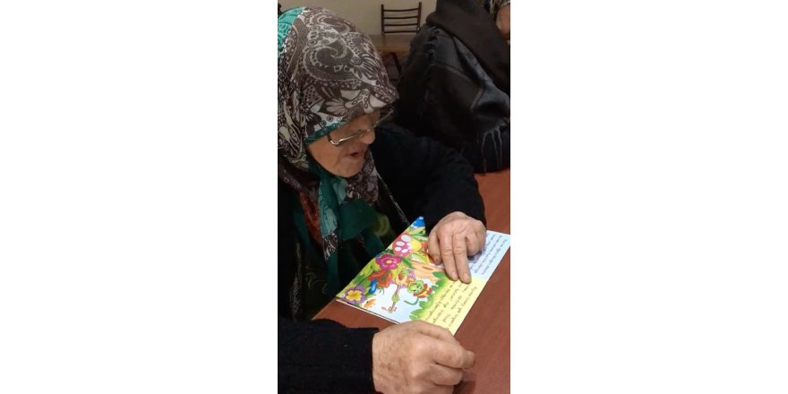 Okuma hayalini 76 yaşında gerçekleştirdi
