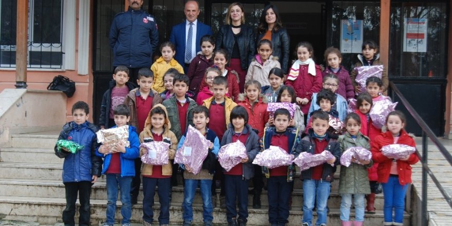 İlkokul öğrencilerinden örnek davranış