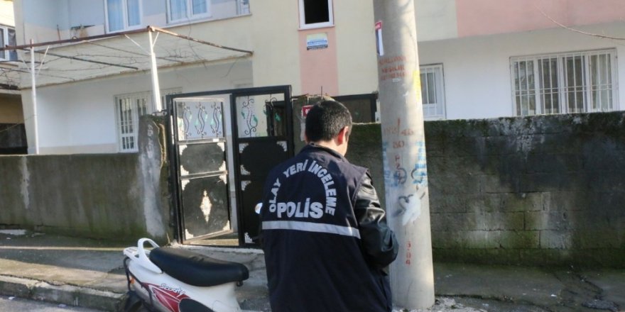 İkamet hırsızları para ve kredi kartlarını çalıp kaçtı