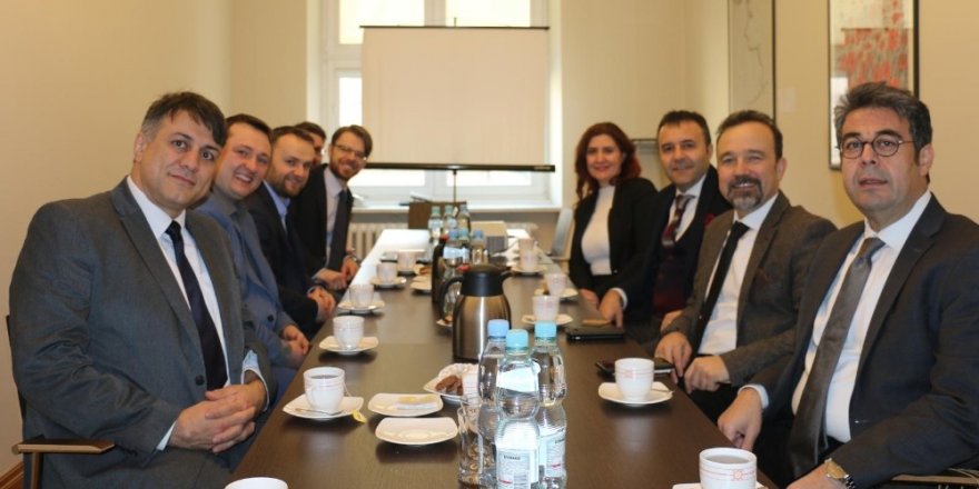 Türk koleji bilişim teknolojileri vizyonunu Polonya’ya tanıttı