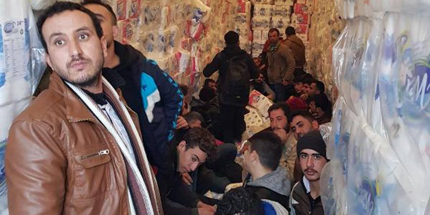 Tuvalet kağıtları arasında '33 kaçak göçmen' yakalandı