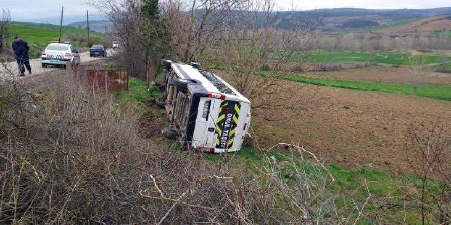 Malkara'da öğrenci servisi devrildi: 5 yaralı