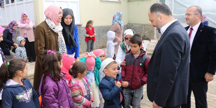 Beyşehir Belediyesi'nden sabah namazına giden 13 çocuğa bisiklet