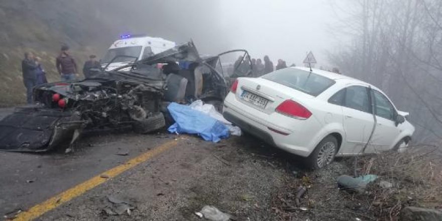 Öğrenci servisi otomobille çarpıştı: 2 ölü, 4 yaralı