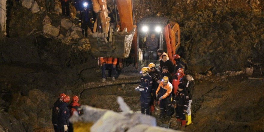 İzmir’deki göçük faciasında ulaşılan ikinci işçinin cansız bedeni enkazdan çıkarıldı
