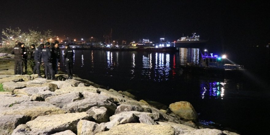 Üsküdar Salacak Sahilde erkek cesedi bulundu
