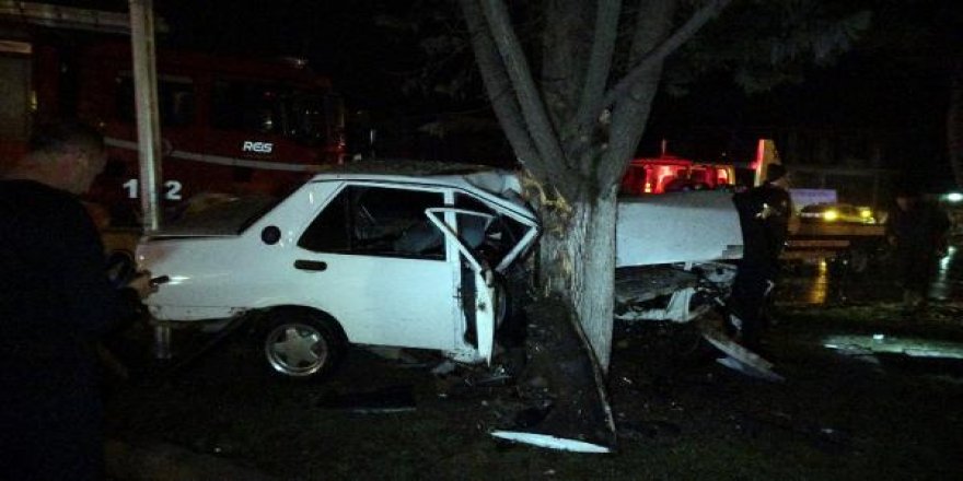 Parçalanan otomobilden mucize eseri yaralı kurtuldu