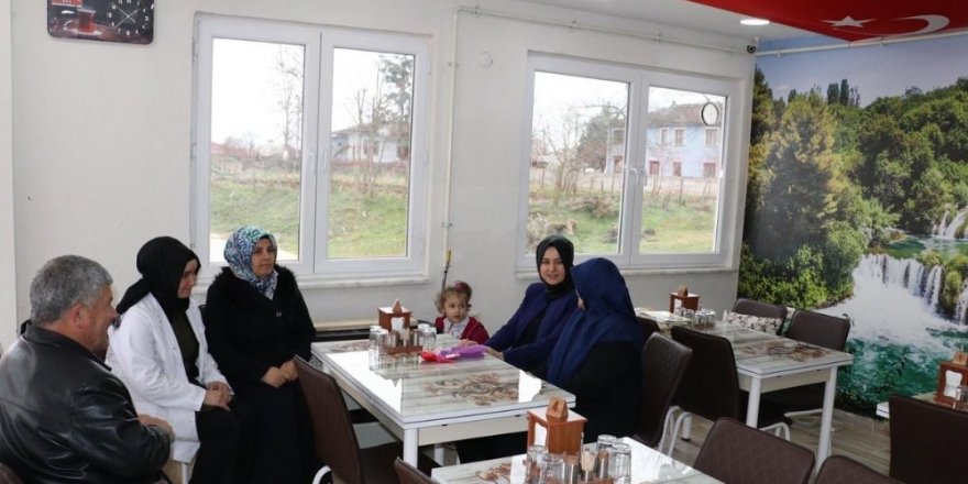 Vali’nin eşi Nurgül Dağlı Şehit ailesini ziyaret etti