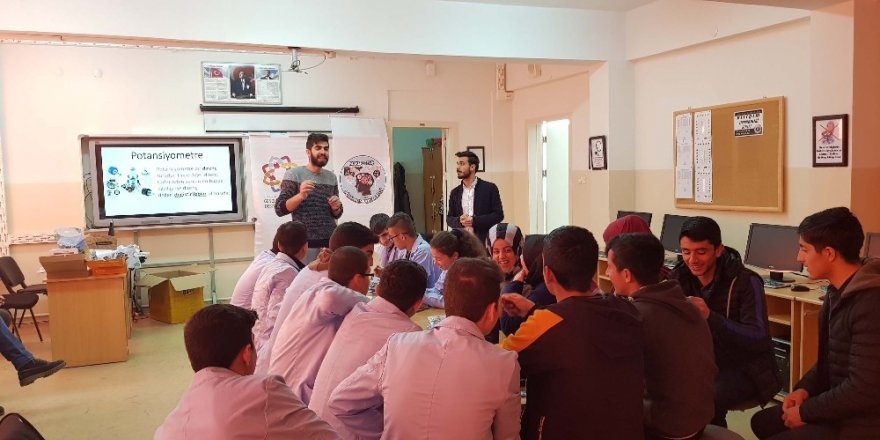 BEÜ öğrencisinden robotik eğitimi