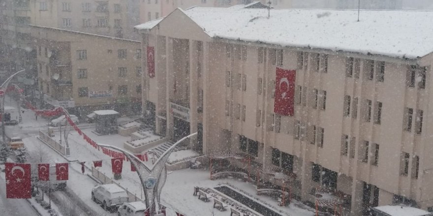 Hakkari ve Çukurca’da kar yağışı