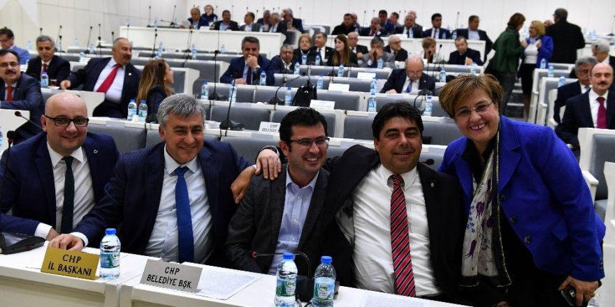 Mecliste duygusal veda
