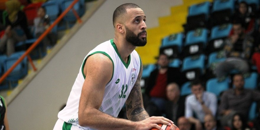 İlk maçında double-double yaptı!
