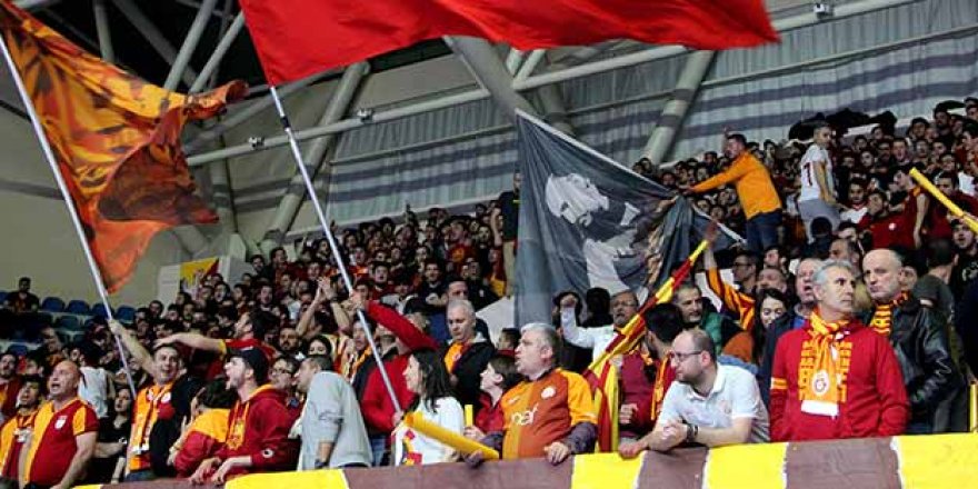 Galatasaray taraftarından büyük protesto!