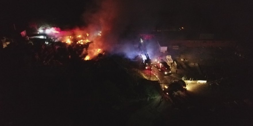 Palet fabrikasının açık depo alanında yangın çıktı