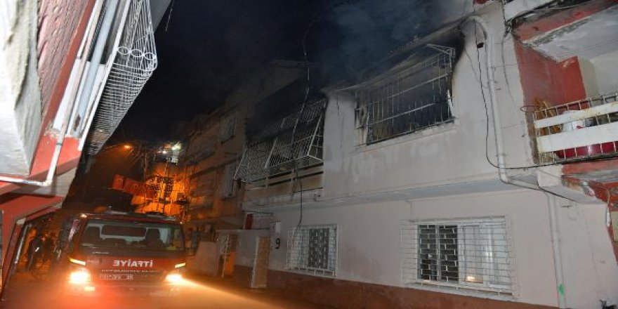 Yangın, 2 katlı evi küle çevirdi