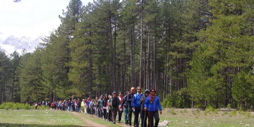 Doğa ve fotoğraf severler Leylekler Vadisi'nde buluştu