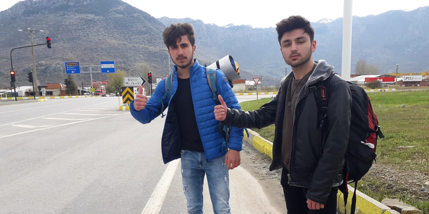 Otostopla Türkiye'yi geziyorlar