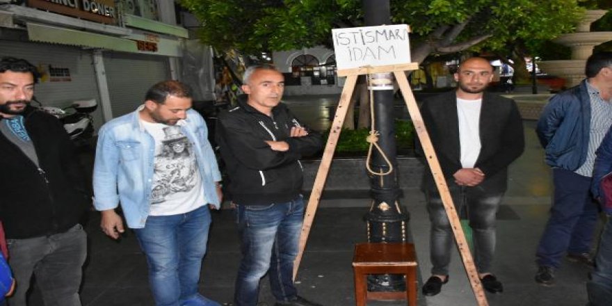 Marmaris'te esnaf, temsili darağacı kurarak istismarcılara idam istedi