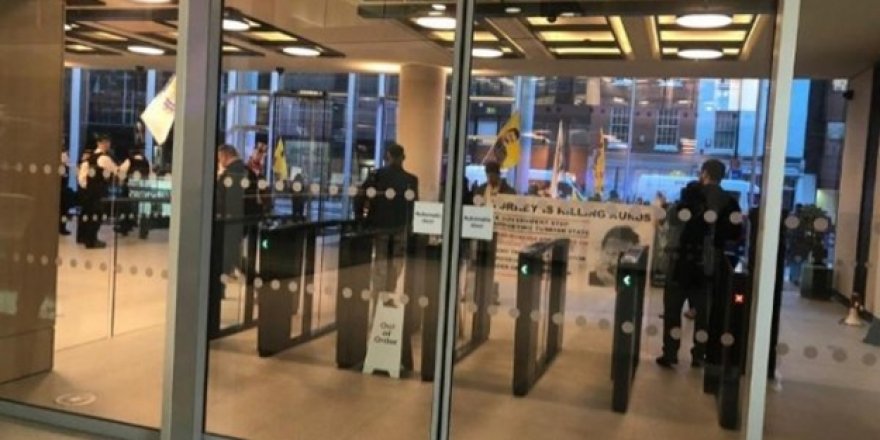 PKK'lı teröristler Londra'da TRT World binasına saldırdı