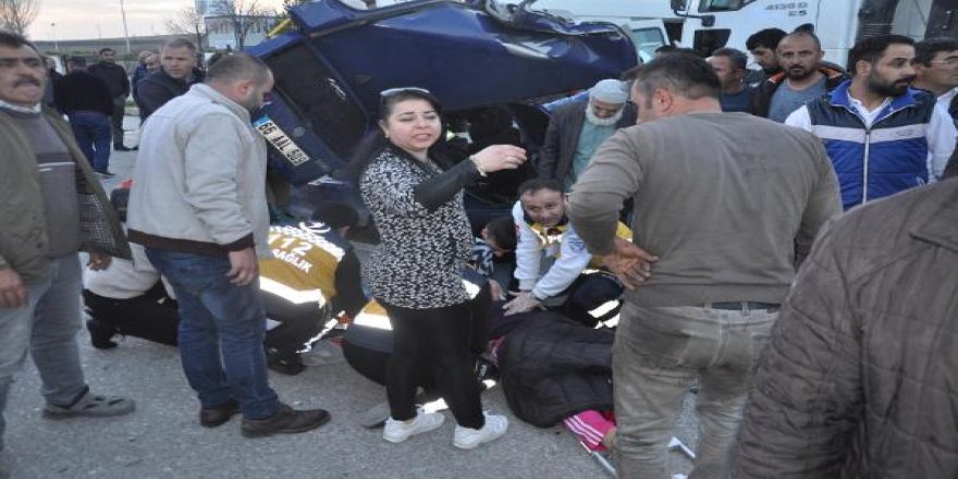 Sorgun’da otomobil ile servis minibüsü çarpıştı: 3 ölü 8 yaralı