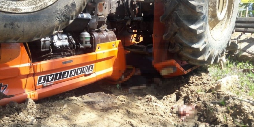 Traktörünün altında kalan sürücü hayatını kaybetti