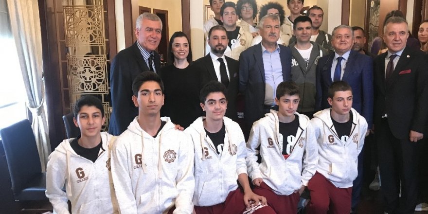 Karalar’dan basketbolculara destek