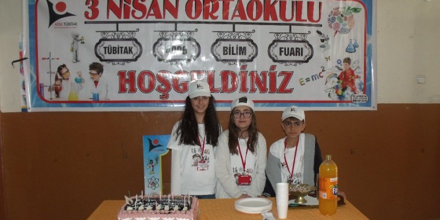 Özalp ilçesinde TÜBİTAK 4006 Bilim Fuarı
