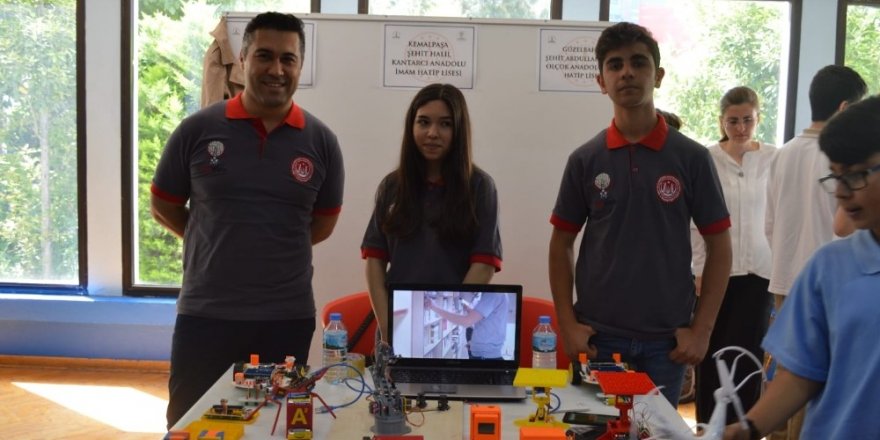 İzmir’de robotik kodlama tanıtım günleri ve yarışması düzenlendi