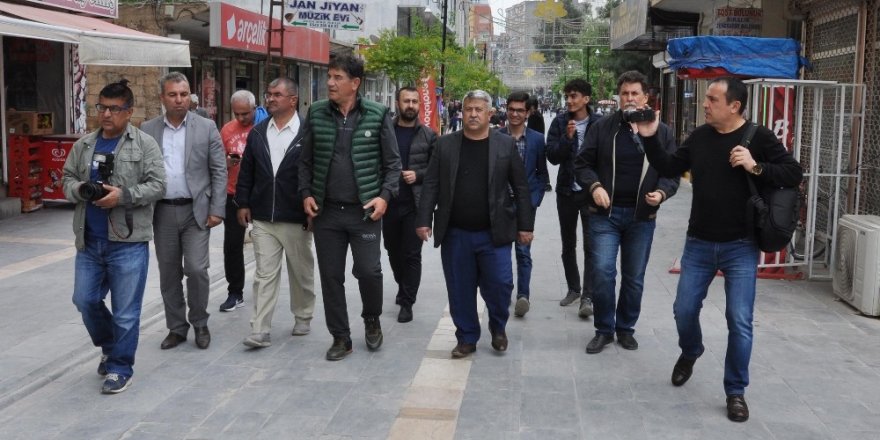 Teknik direktör Giray Bulak, 37 yıl sonra öğrencileriyle bir araya geldi