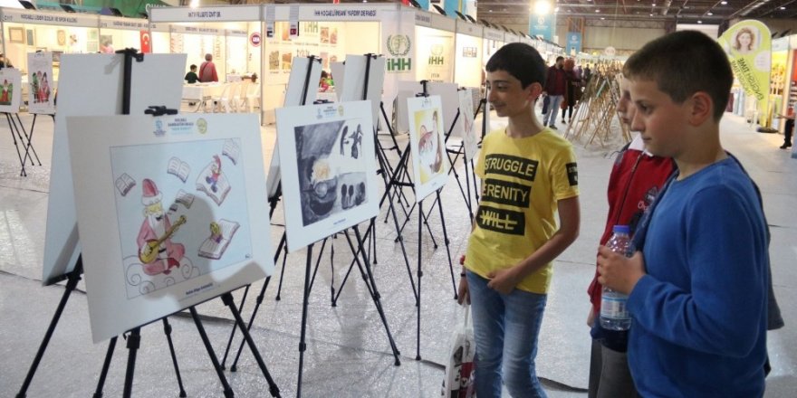 Karikatür Okulu öğrencileri, Kitap Fuarı’nda sertifika sevinci yaşadı