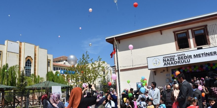 Çevre bilinci için ’gökyüzünde ağaç dikme’ etkinliği düzenlendi