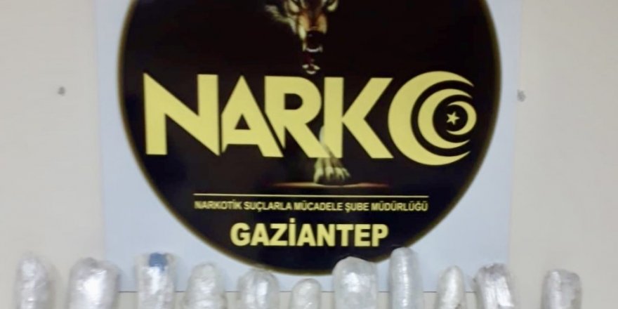 Narkotik köpek bir arabada 7 kilogram esrar buldu