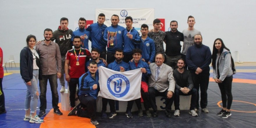 A Klasman Grekoromen Stilde Bartın Üniversitesi öğrencileri 9 madalya almayı başardı