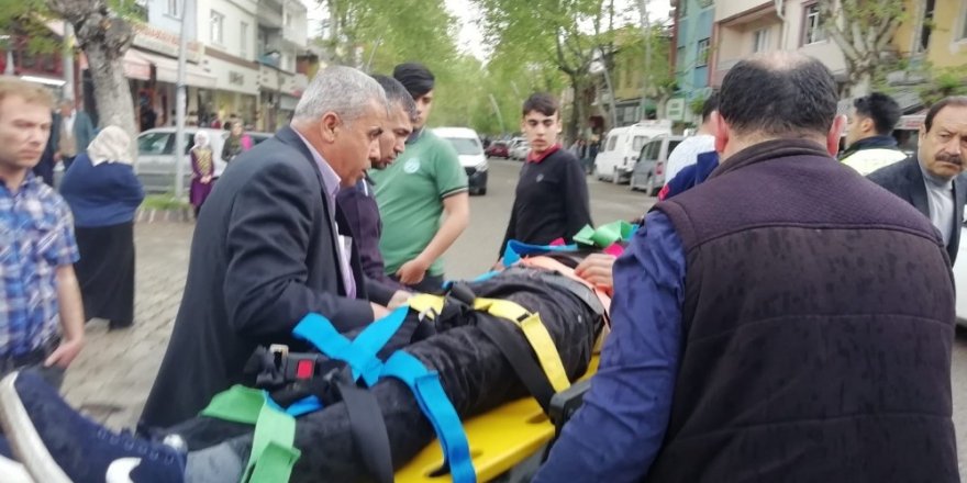 Otomobil ile motosiklet çarpıştı: 1 Yaralı