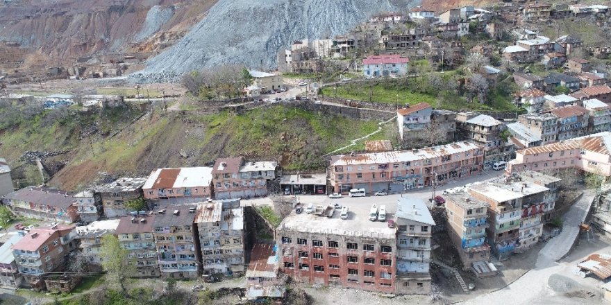 Maden’de heyelan riski nedeniyle 15 ev ve iş yeri tahliye edildi