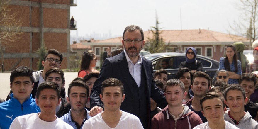 Mahir İz Anadolu İmam Hatip Lisesi’ne Bakan Kasapoğlu’ndan ziyaret