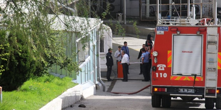 Ankara’da lüks otomobil bayisinde yangın