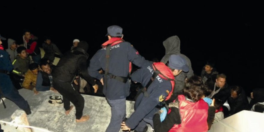 Kuşadası Körfezi’nde 19’u çocuk 50 kaçak göçmen yakalandı
