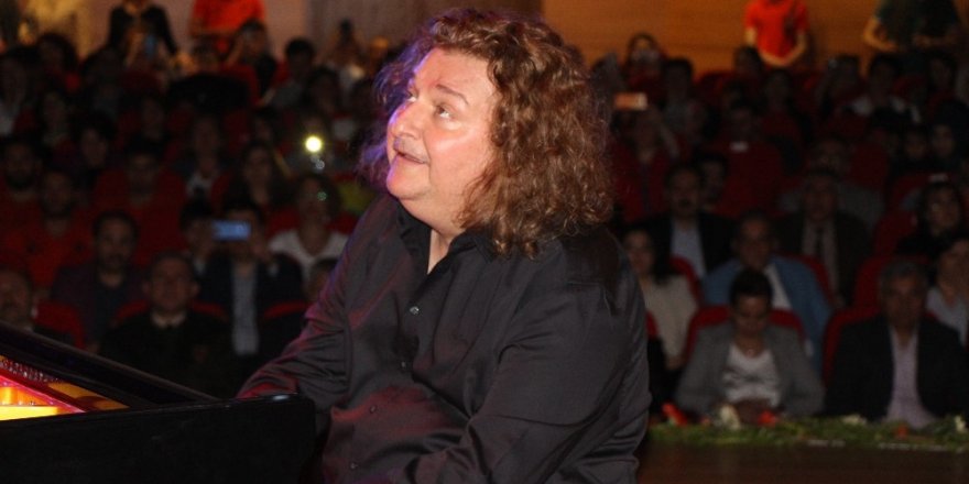 Piyanist Tuluyhan Uğurlu konserini şehitlere atfetti