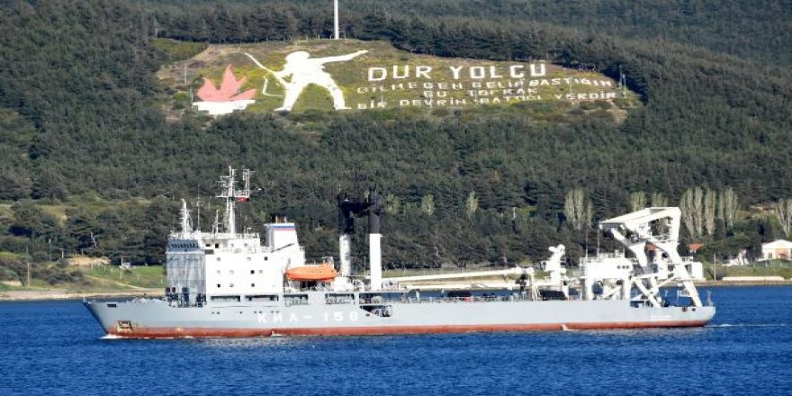 Rus askeri kurtarma gemisi Çanakkale Boğazı'ndan geçti