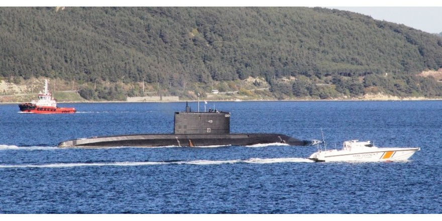Rus denizaltısı Çanakkale Boğazı’ndan geçti