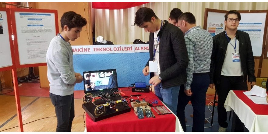 Bu araba şimdilik duvarda yürüyor, hedef tavanda yürütmek