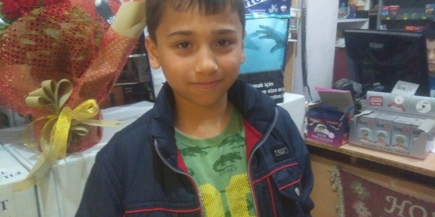 ’Kahraman sağlıkçı’ gölette boğulmak üzere olan çocuğu son anda kurtardı