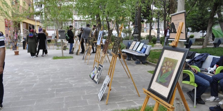 Topladıkları çöplerden sanat eseri yaptılar