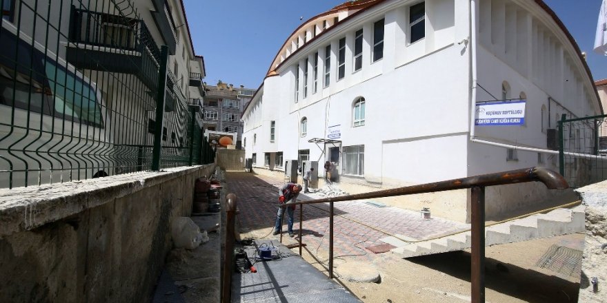 Keçiören Hüdaverdi Camii’ne engelli rampası yapıldı