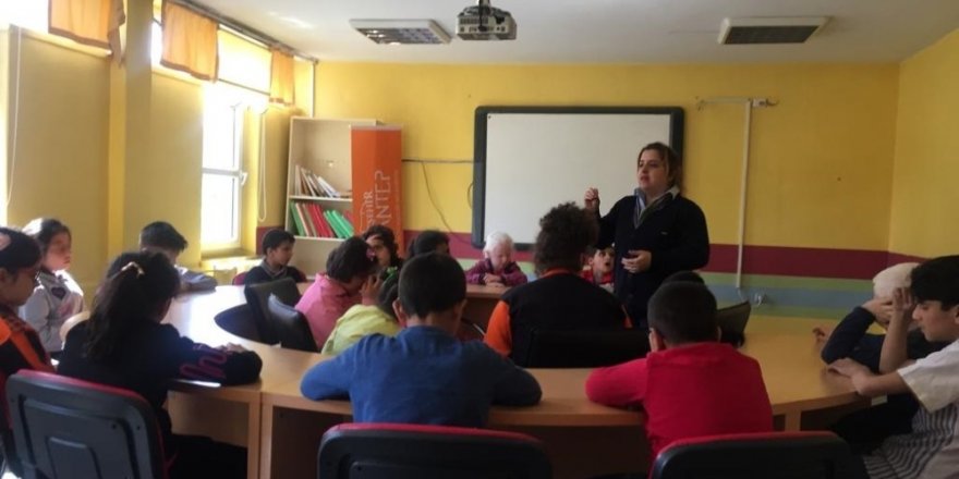 Gaziantep’te engelli öğrenciler için masal saati