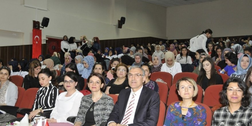 Selçuk Üniversitesinde “Ebeler Günü” kutlandı