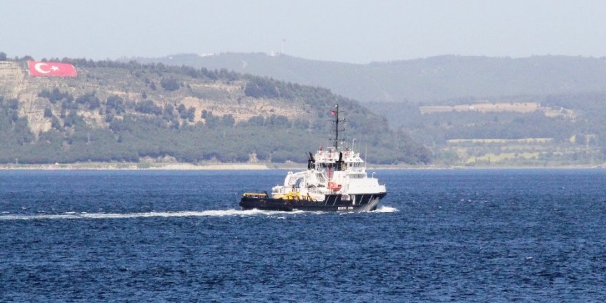 Rus askeri römorkörü boğazdan geçti