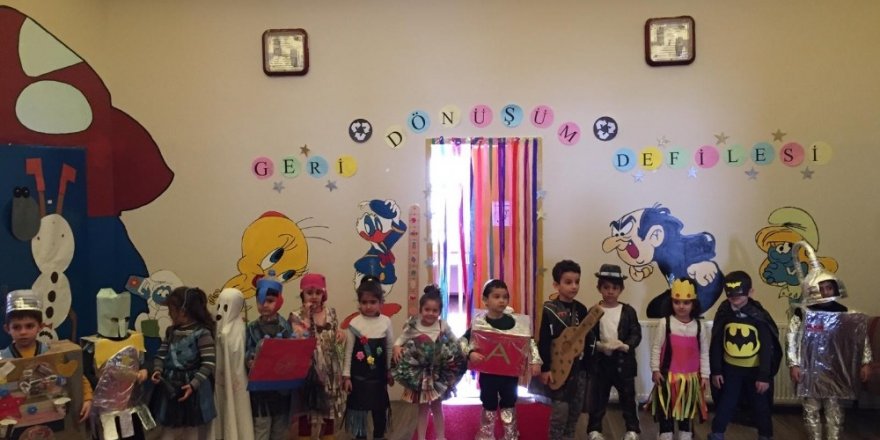 Ovacıklı minikler, "Geri Dönüşüm Defilesi" ile "Çevre Beratı" aldı