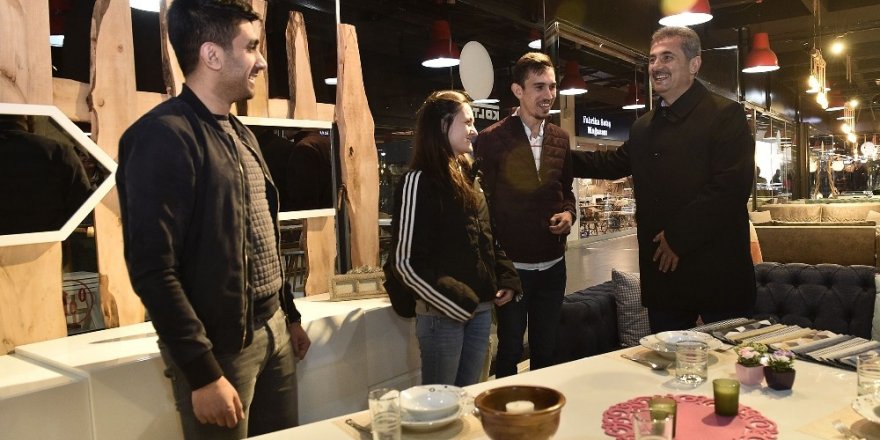 Mamak Belediye Başkanı Köse, mobilyacıları ziyaret etti